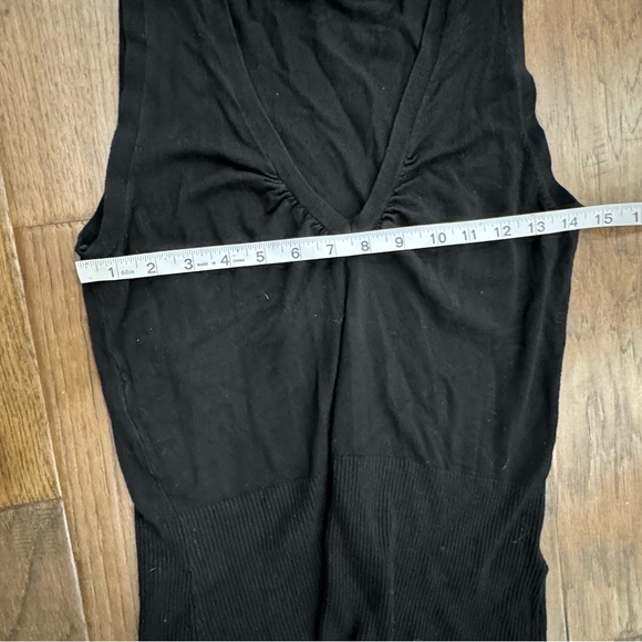 Ricki’s Sleeveless Top - Picture 8 of 9